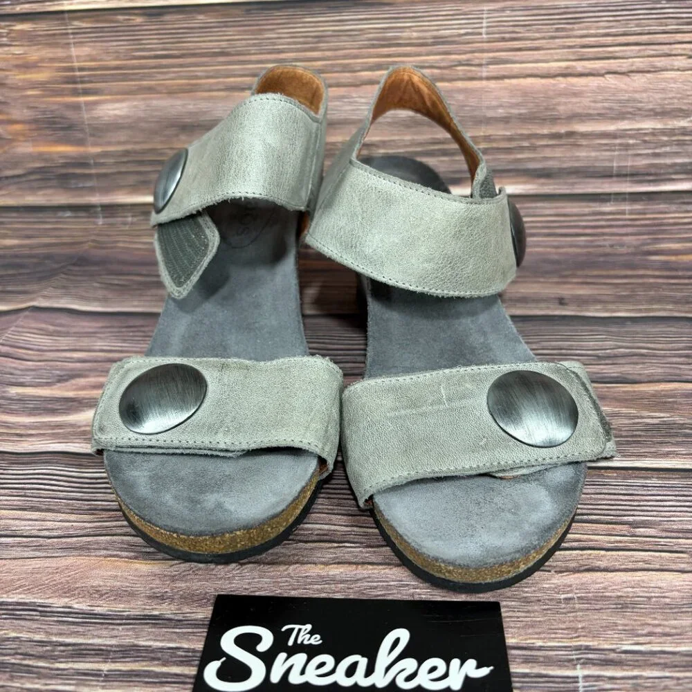 Taos Carousel 2 Women's Leather Wedge‎ Gray Sandals